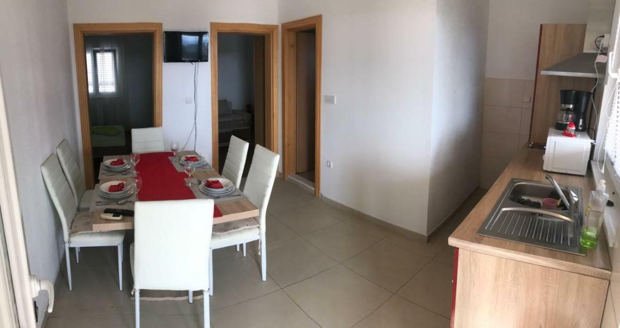 Apartmani Kulas Pakoštane Exterior foto